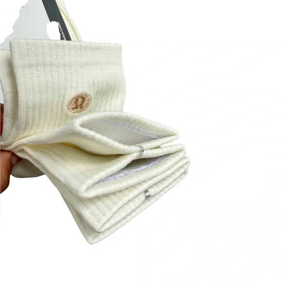 NWT 3 Pair Lululemon athletica Off White Casual Socks Size M - Picture 3 of 3